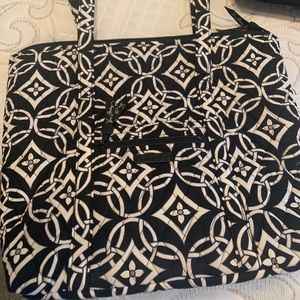 Vera Bradley tote, black / white,inside pockets